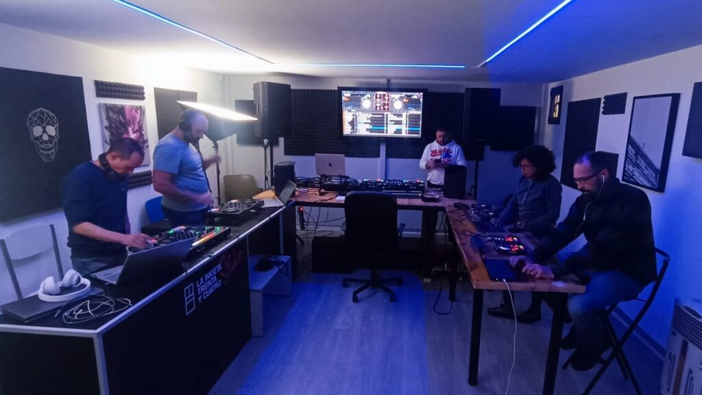 Dj Lab Clase de Dj Lab para prinicipiantes, primera generacion 2024-2025 impartido por Dj Nead en La Inkieta 34